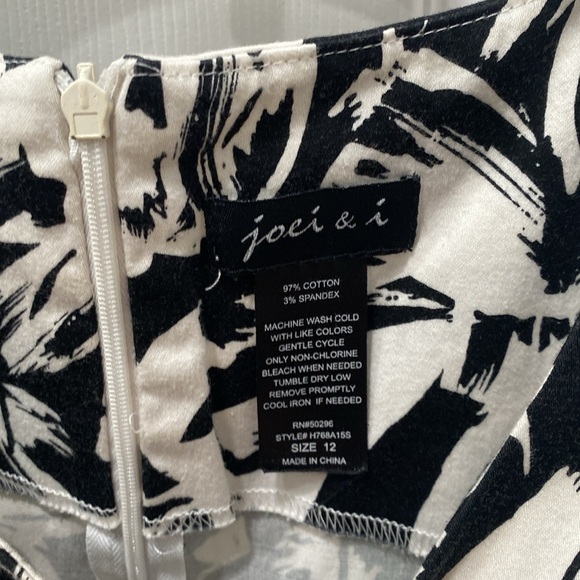 Casual Abstract Black & White Dress - Picture 3 of 3